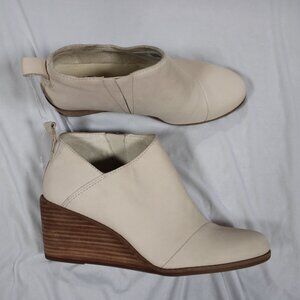 TOMS Desert Wedge Booties Size 8.5 Beige Leather Ankle Boots NWOB